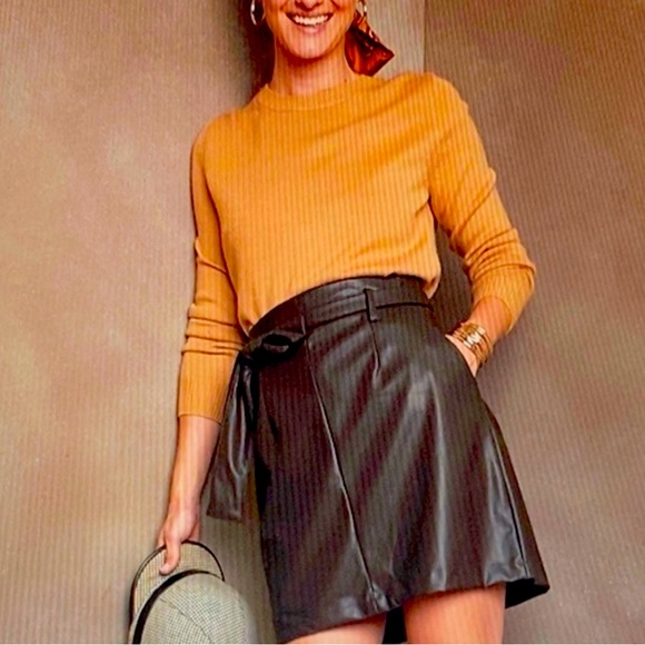 NWOT Banana Republic Tie-waist Vegan Leather Skirt in black - Picture 1 of 8
